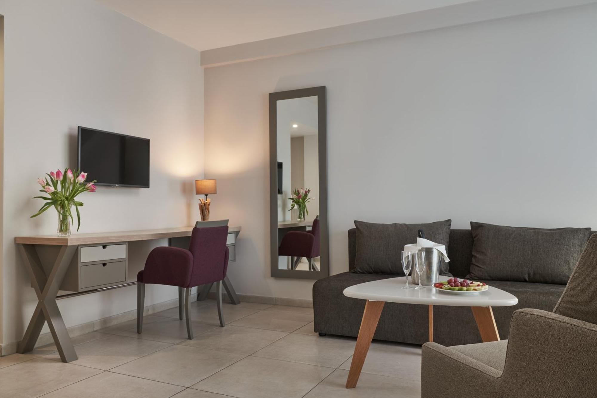 Premium Two Bedroom Suite Pool View