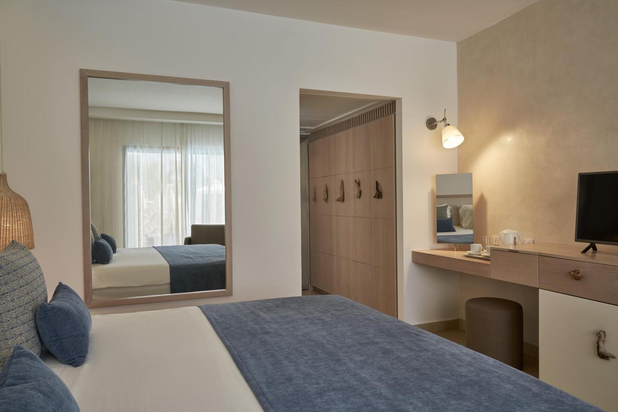 Premium Double Room Swim Up,1543965346:JPEG