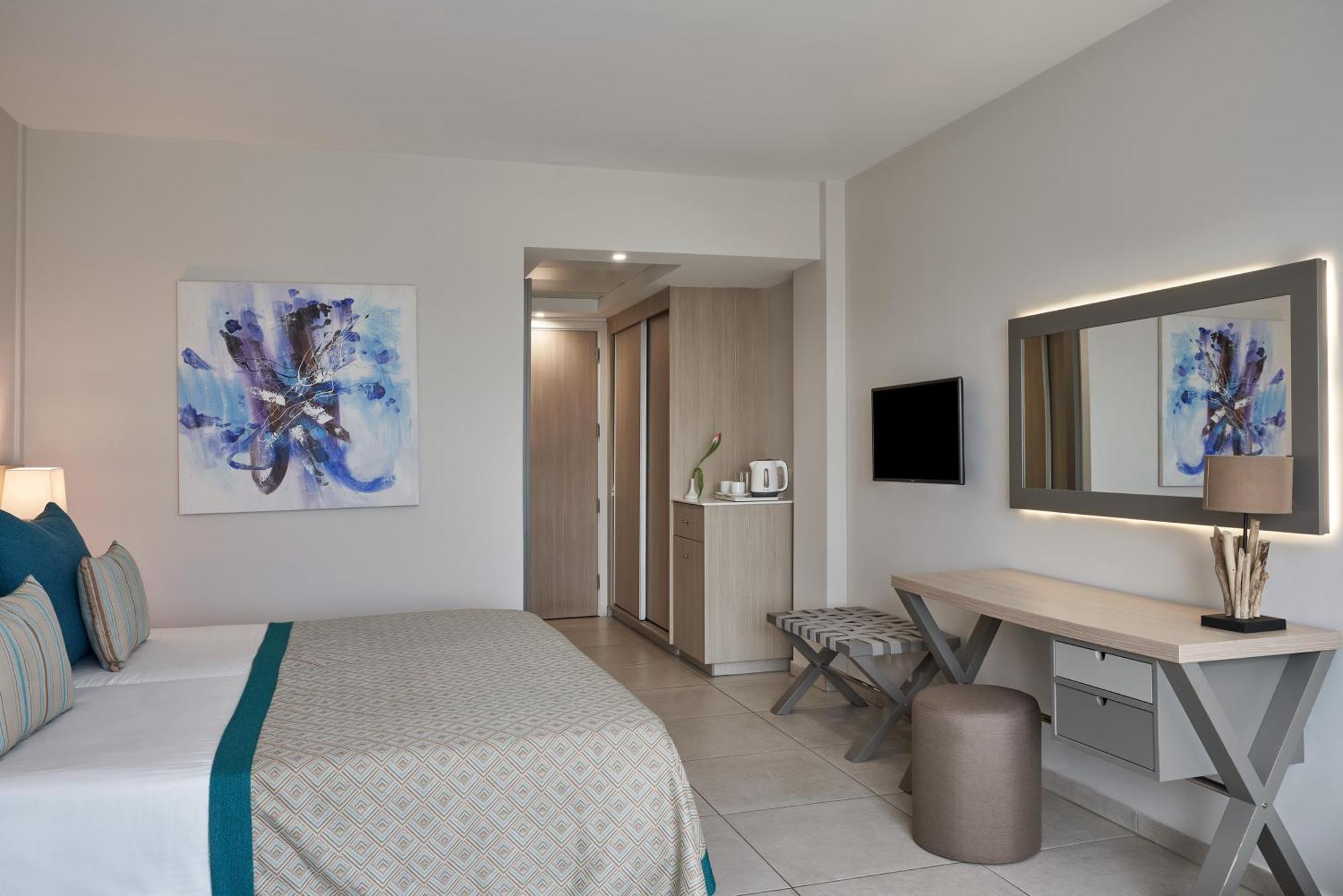 Twin or Double Room Pool View