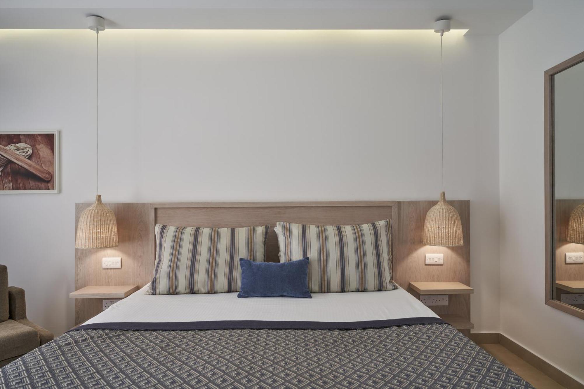 Twin or Double Room Pool View